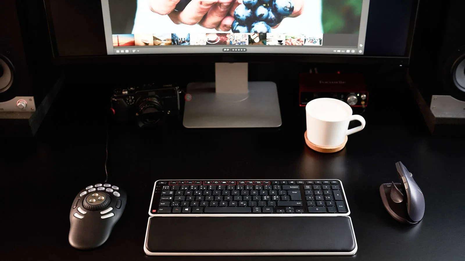 Shuttle Pro V2 – The Programmable Shortcut Tool | Contour Design